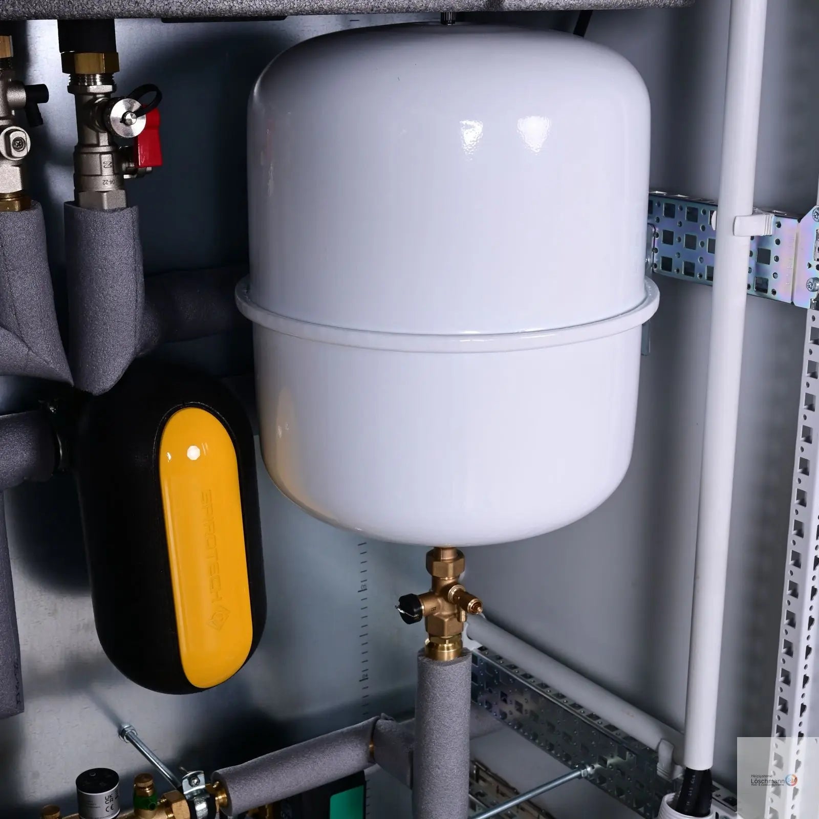 ThermCube Hybrid All-in-One Luft-Wasser Wärmepumpen System Speicheranschluss links - Heizsysteme Löschmann